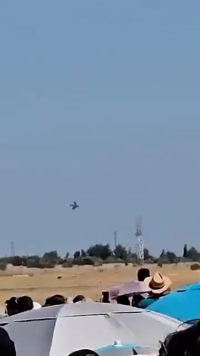 Hava gösterisi felaketle bitti: F-4 Phantom düştü, 2 pilot hayatını kaybetti