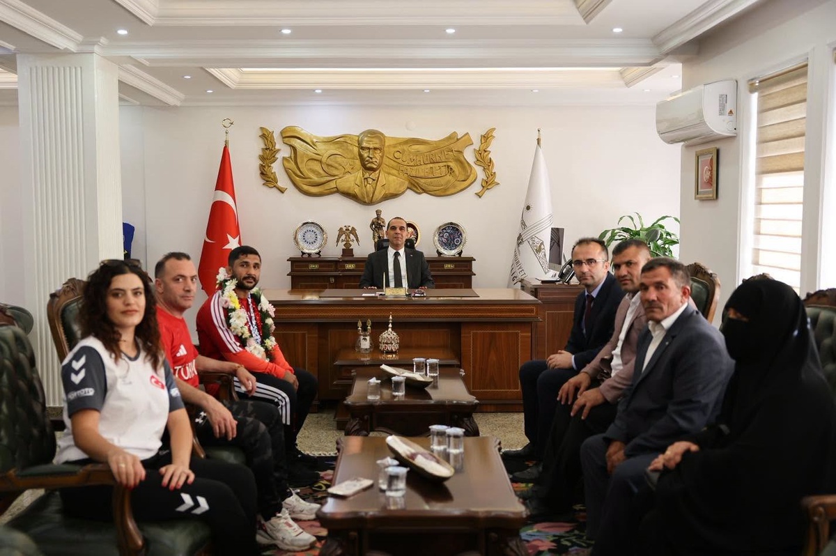 Iğdır Valisi Taşolar, Akdeniz Oyunları'nda bronz kazanan milli judocu Salih Yıldız'ı kabul etti