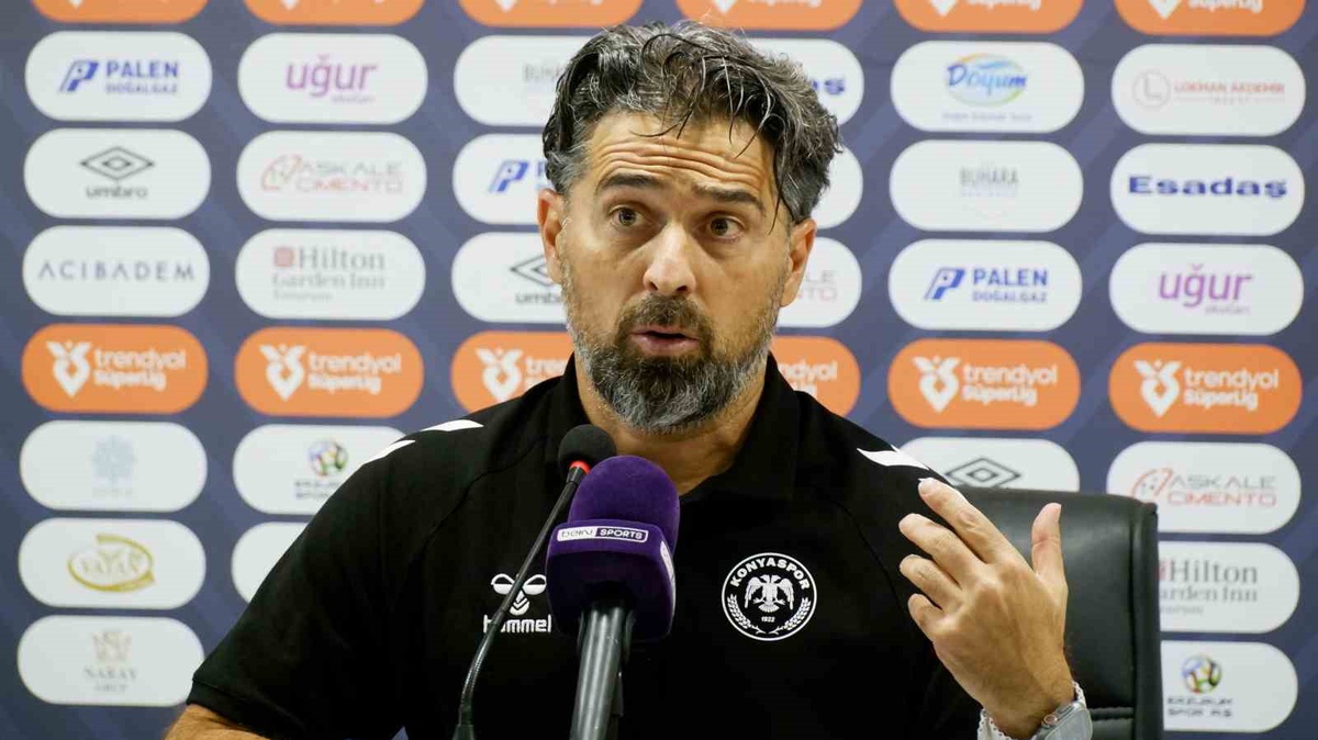 İlhan Palut, Konyaspor\'daki kötü süreç için taraftardan özür diledi ve düzeltme sözü verdi.