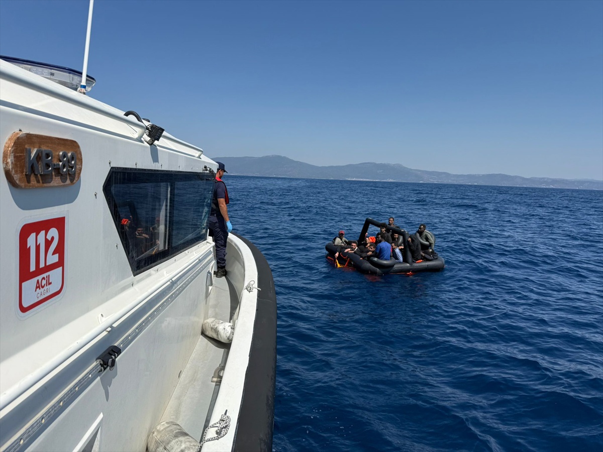 İzmir Çeşme ve Menderes\'te 57 göçmen kurtarıldı; Aydın\'ın Didim ilçesinde 32 göçmen yakalandı