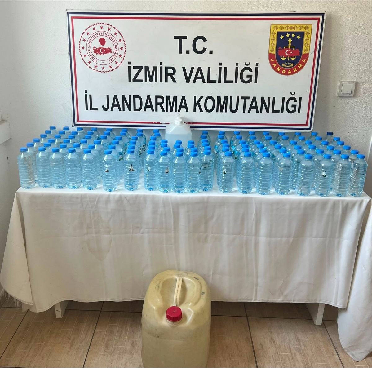 İzmir'de jandarma 7 saatlik denetimde 6 bin 989 kişiyi sorguladı