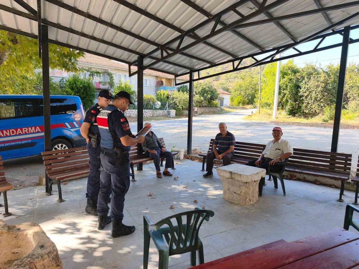 Bilecik İnhisar'da jandarma köy kahvesinde dolandırıcılığı anlattı