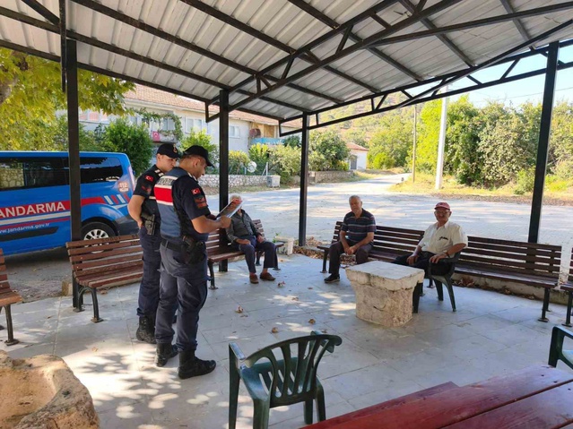 Bilecik İnhisar'da jandarma köy kahvesinde dolandırıcılığı anlattı