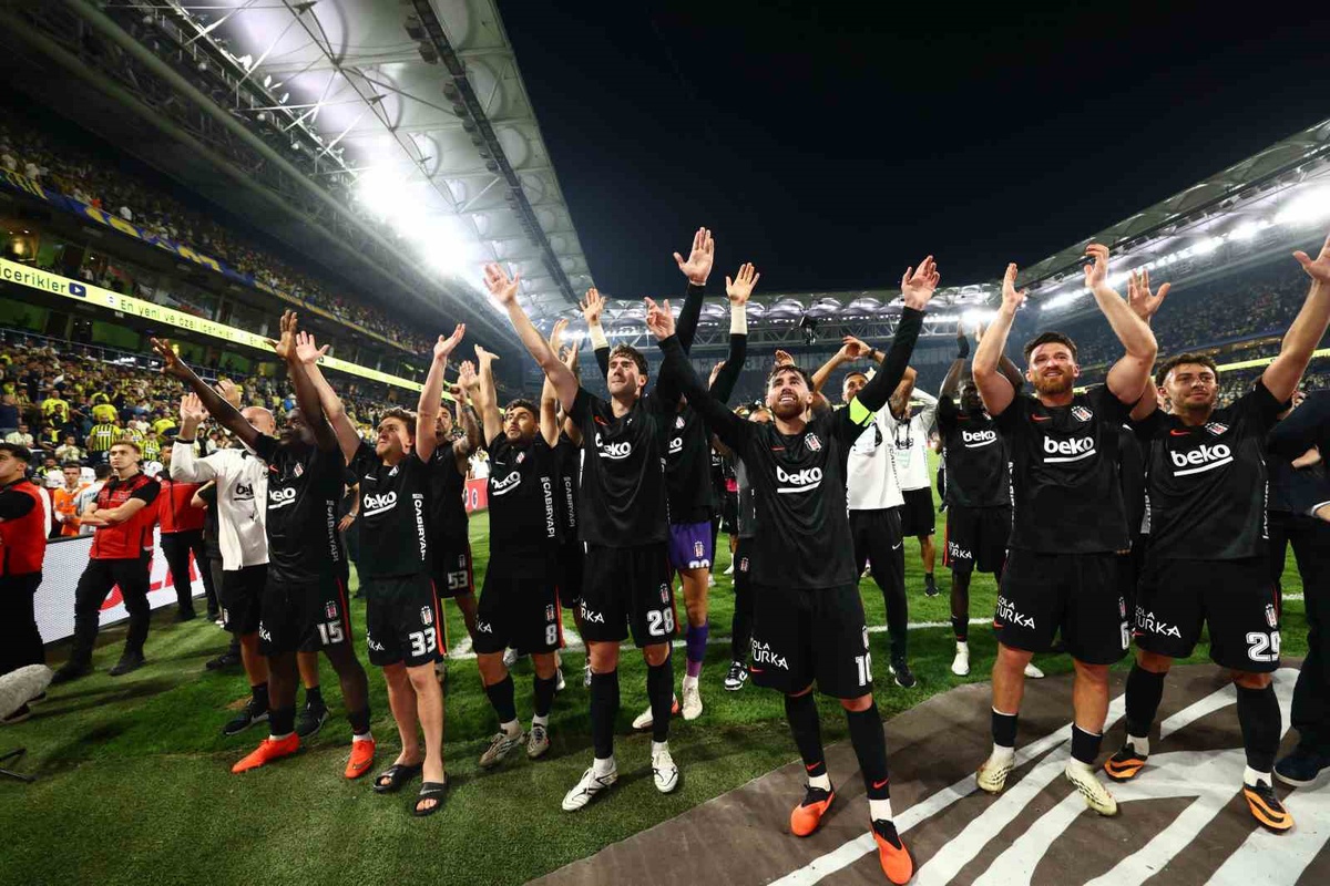Beşiktaş, Fenerbahçe\'yi deplasmanda 2-1 yenerek 1 sezon sonra galibiyet hasretini bitirdi