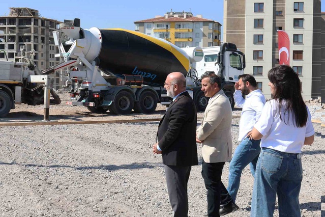 KAYÜ'de Çıkrıkçıoğlu ailesinin yaptıracağı Bilişim Teknolojileri MYO'nun temeli atıldı