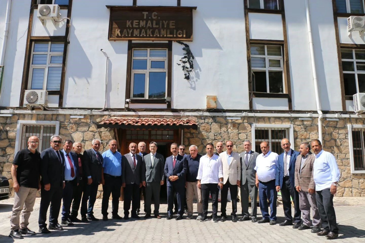 Erzincan İl Genel Meclisi Başkanı Şireci, Kemaliye Kaymakamı Arıkan'ı makamında ziyaret etti