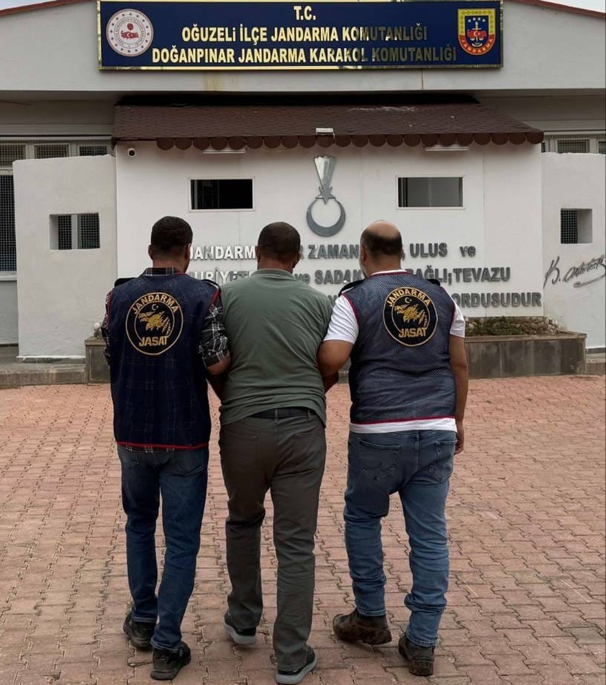 Gaziantep'te 8 suçtan 27 yıl 3 ay hapis cezası bulunan H.G. tutuklandı