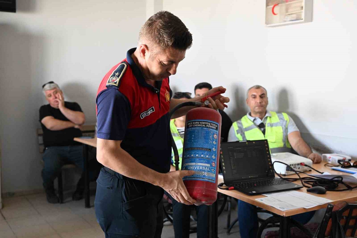 Manisa Büyükşehir Belediyesi personeline yangın ve tahliye tatbikatı başlatıldı