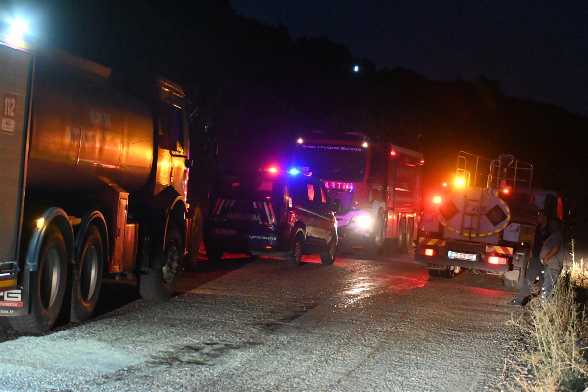 Manisa Turgutlu\'da makilik alandaki yangın kontrol altına alındı, 30 dönüm zarar gördü