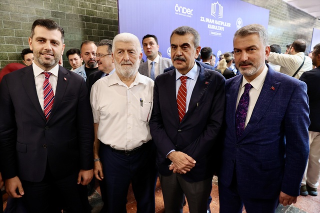 Bakan Tekin öğretmenlerin kıyafetiyle ilgili tartışmalara son noktayı koydu
