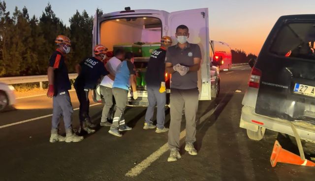 Minibüs TIR'a arkadan çarptı: 2 ölü, 2 ağır yaralı