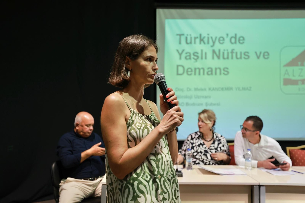 Muğla'da Bodrum'daki toplantıda muhtarlar mahallelerin sorunlarını kurumlara iletti