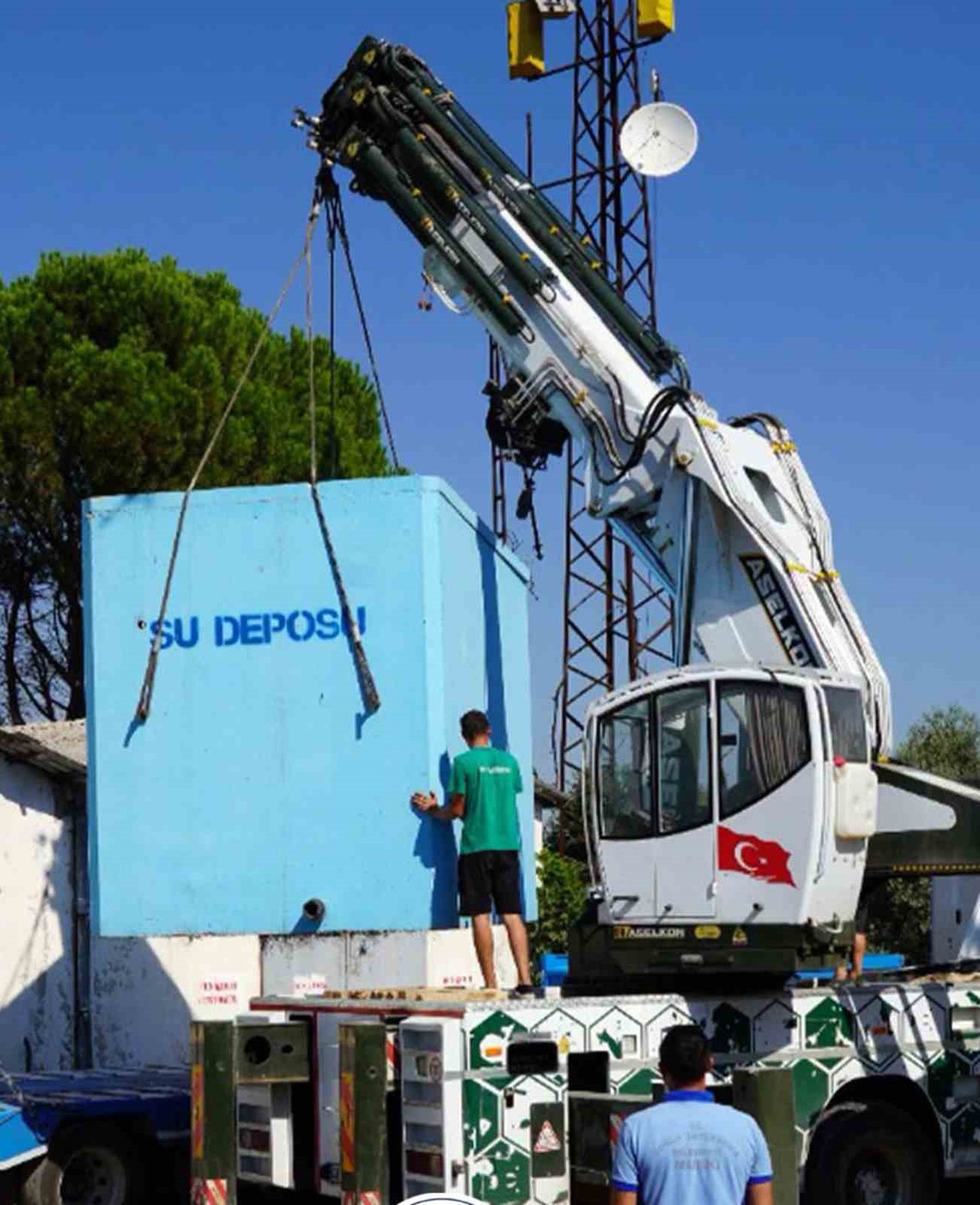 MUSKİ, Menteşe'nin Akyer ve Göktepe mahallelerine 50'şer tonluk içme suyu deposu nakletti