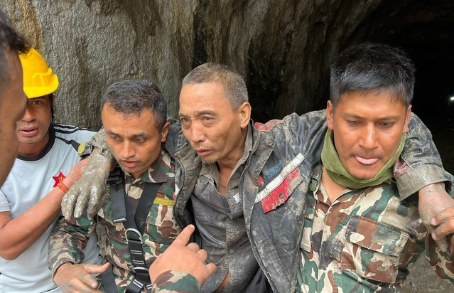 Nepal'deki sel felaketinde tünelde mahsur kalan Çinli işçi 11 gün sonra sağ kurtarıldı