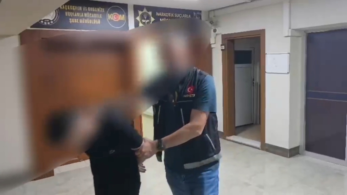 Sakarya Akyazı\'da otoyolda silah operasyonunda 2 şüpheli gözaltında