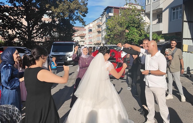 Tekirdağ Kapaklı'da özel gereksinimli Esmanur'un gelinlik hayali sembolik düğünle gerçekleşti