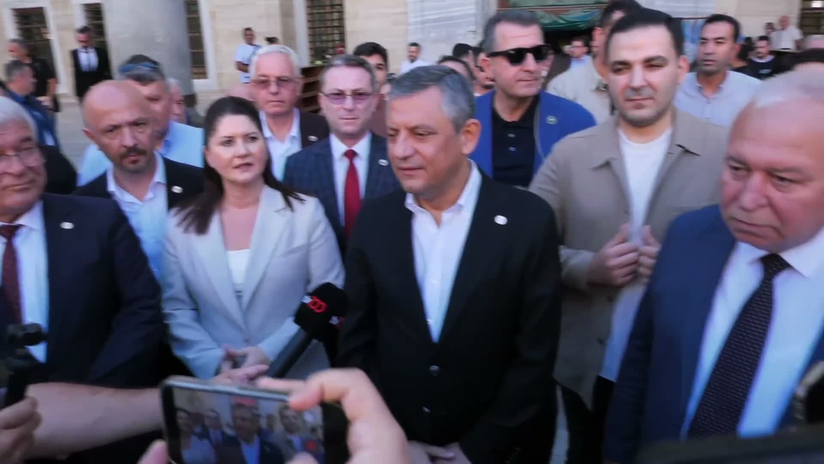 Özgür Özel, Edirne'de Selimiye Camii'ni ziyaret etti; restorasyonun 100 yıl etkili olacağını