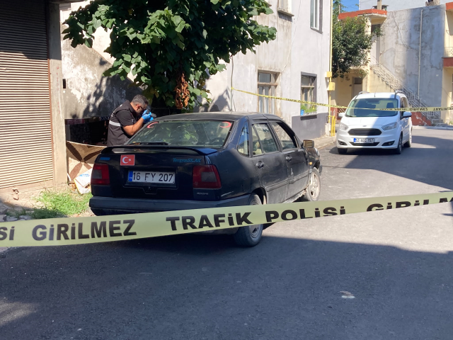 Park halindeki otomobilde ölü bulundu: Yanında kalp ilaçları çıktı