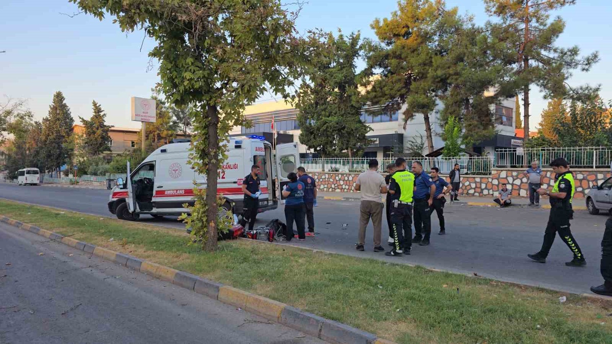 Nizip'te motosikleti kontrolden çıkıp ağaca çarpan 14 yaşındaki sürücü hayatını kaybetti