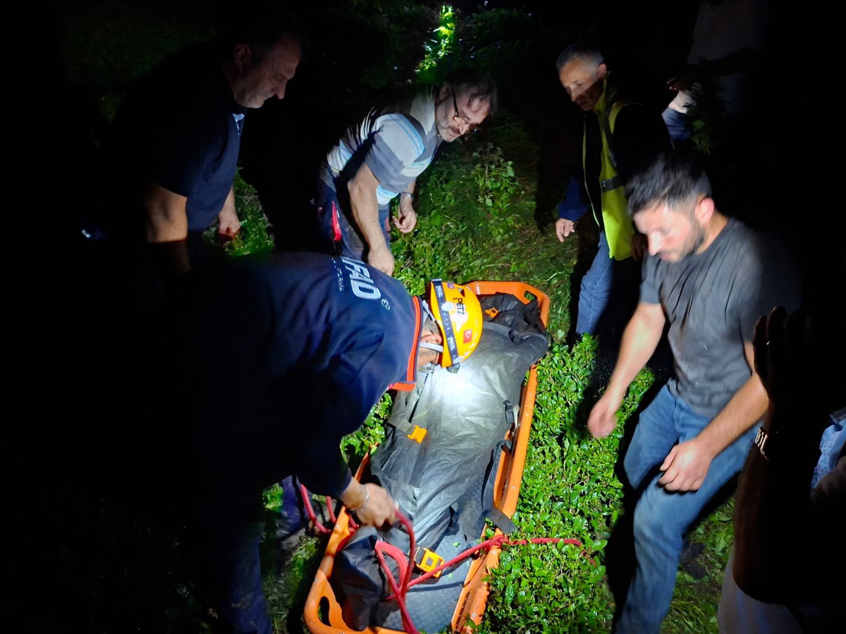Rize Çayeli'nde kamyonet uçuruma yuvarlandı, 70 yaşındaki 2 kardeş öldü