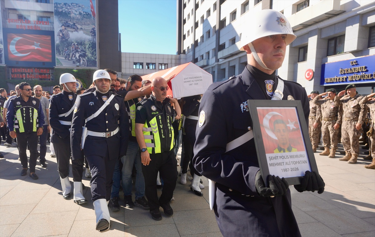 Esenyurt\'ta Şehit Polis Topatan Son Yolculuğuna Uğurlandı
