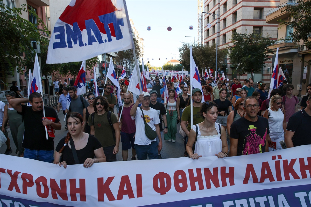 Selanik\'te hükümet aleyhine işçi ve çiftçi protestosu yapıldı
