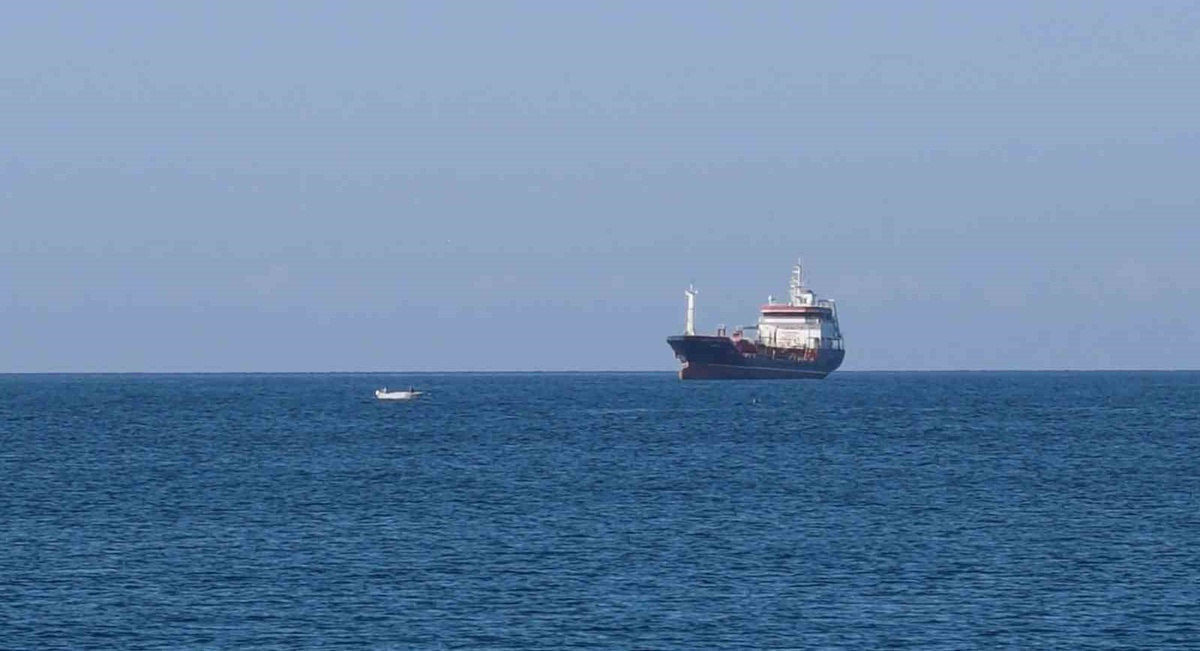 Silivri'de iki geminin çarpışması sonrası kayıp 10 mürettebatı arama çalışmaları 4. gün sürüyor