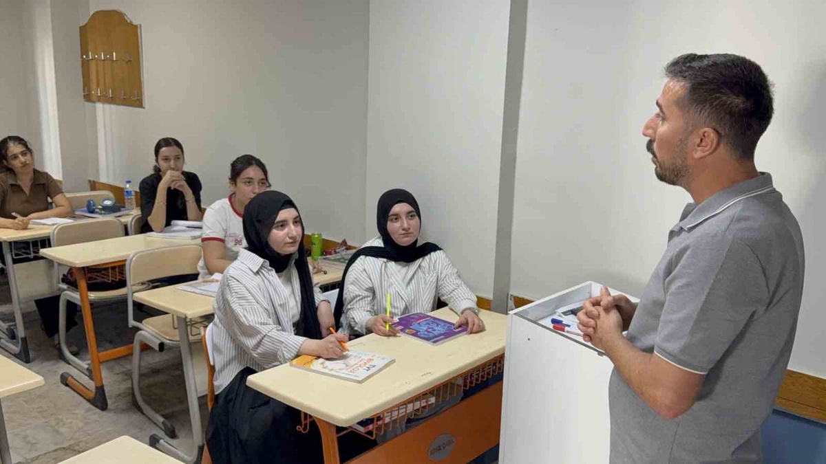 Şırnak Silopi'deki ikiz kardeşler aynı tıp fakültesini kazandı