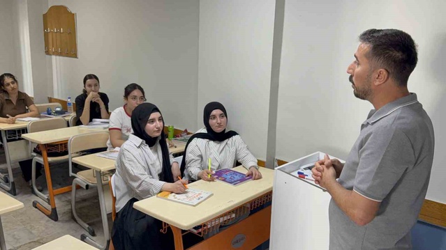 Şırnak Silopi'deki ikiz kardeşler aynı tıp fakültesini kazandı