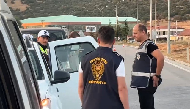 Tavşanlı'da geniş asayiş ve trafik denetiminde 800 araç ve 1500 şahıs kontrol edildi