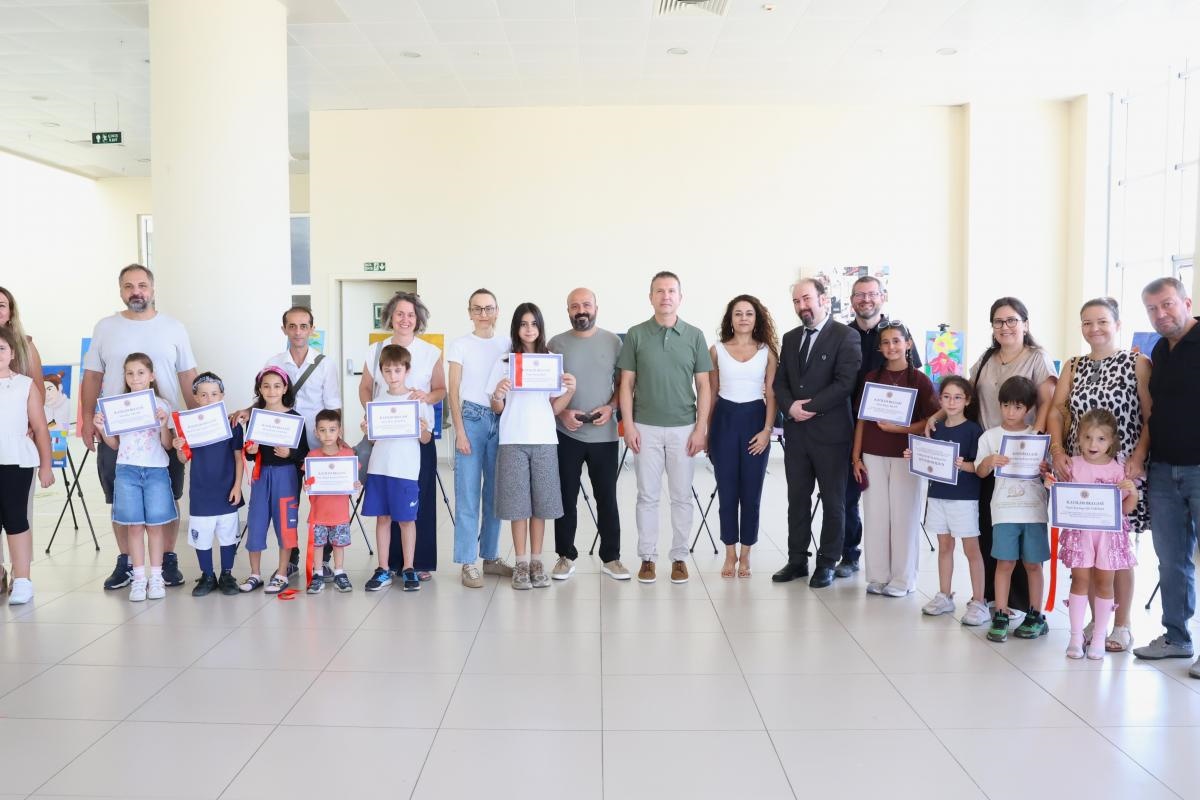 Tekirdağ'da ücretsiz yağlı boya kursunu bitiren öğrenciler eserlerini sergiledi