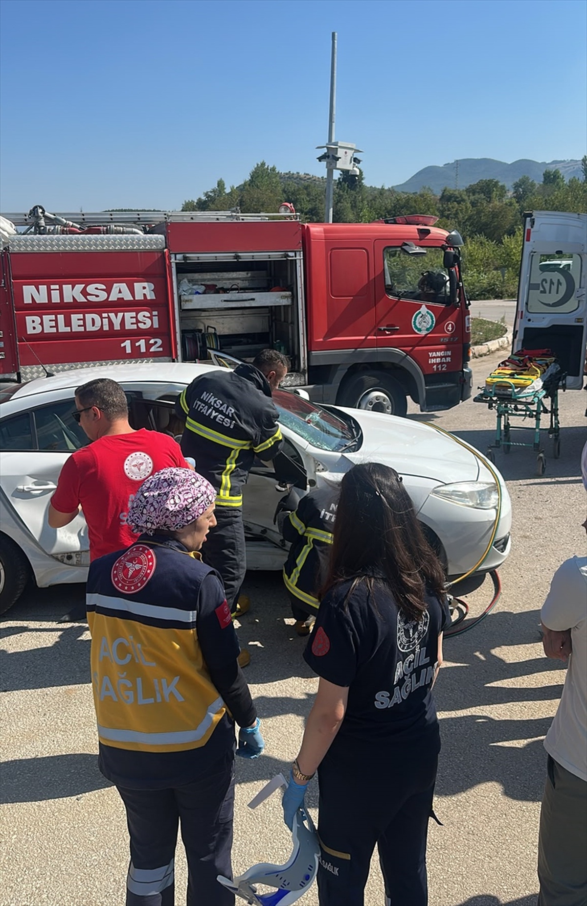 Tokat\'ın Niksar ilçesinde iki otomobil çarpıştı, 4 kişi yaralandı