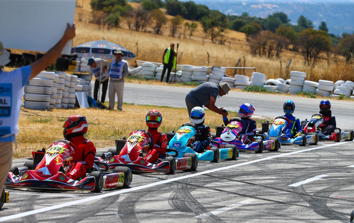 Uşak\'ta Türkiye Karting Şampiyonası\'nda 45 sporcu ilk gün mücadele etti