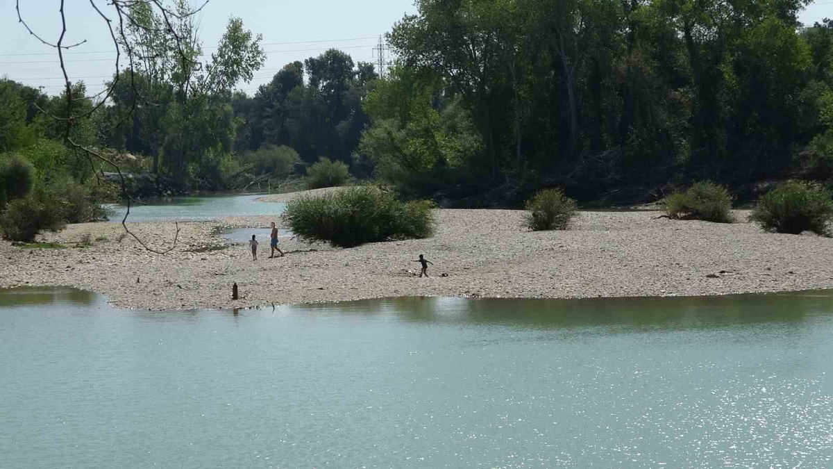 Jandarma uyardı, anonslar yapıldı ama aileler çocuklarıyla Manavgat'ta adacığa geçti