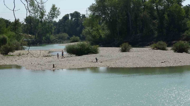 Jandarma uyardı, anonslar yapıldı ama aileler çocuklarıyla Manavgat'ta adacığa geçti