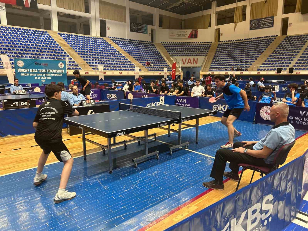 Van'da 20 ilin katıldığı masa tenisi yarışmalarında final heyecanı başladı