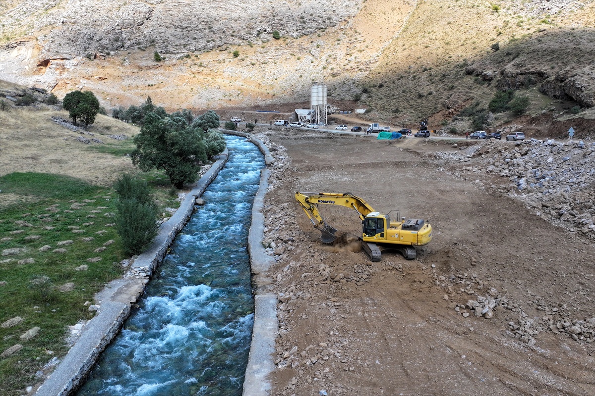 Van Bahçesaray'da yıllık 300 milyon yavru alabalık üretecek tesisin yapımına başlandı