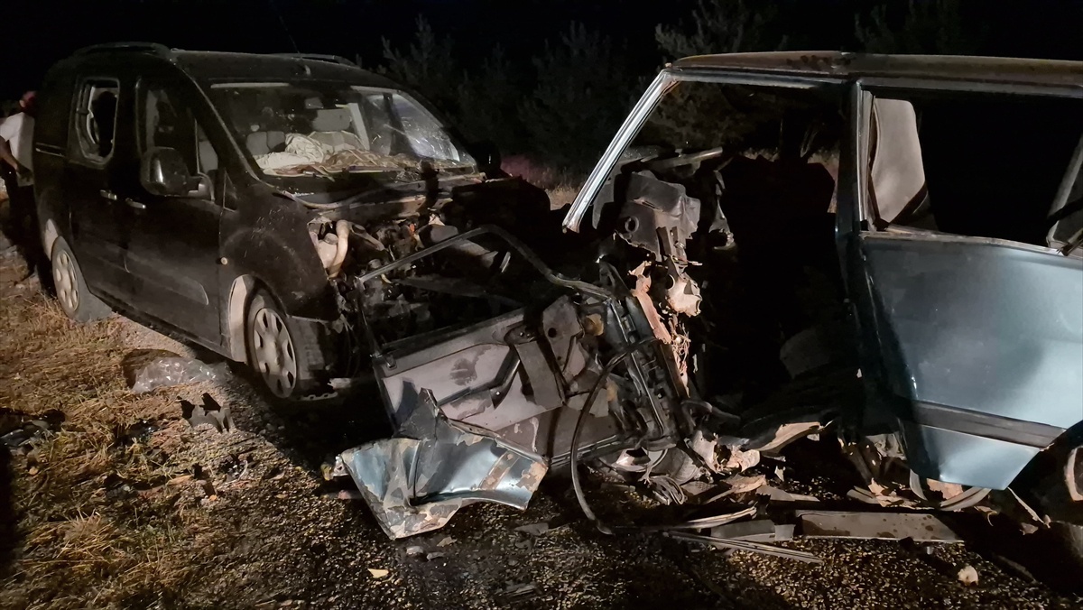 Yozgat Sorgun\'da otomobille hafif ticari araç çarpıştı; 1 kişi öldü, 2 kişi yaralandı