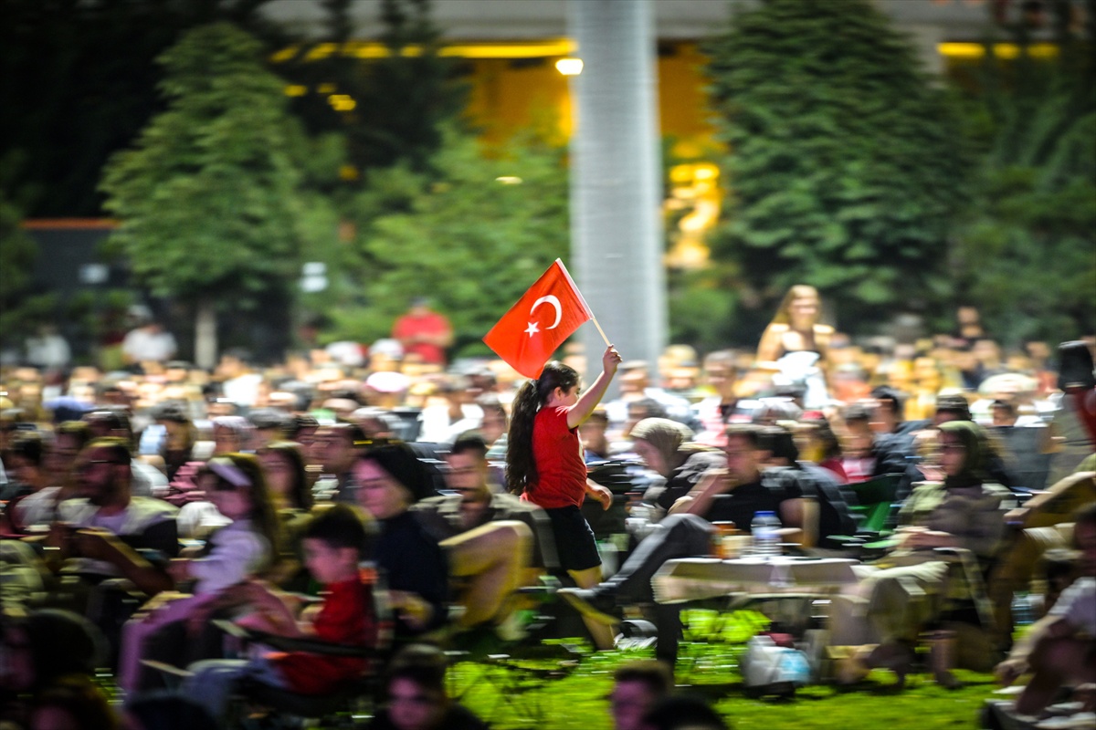 Ankara\'da dev ekranda Filenin Sultanları\'na tam destek