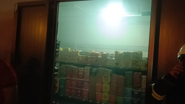 Adana Kozan'da market deposunda çıkan yangın kontrol altına alınarak söndürüldü