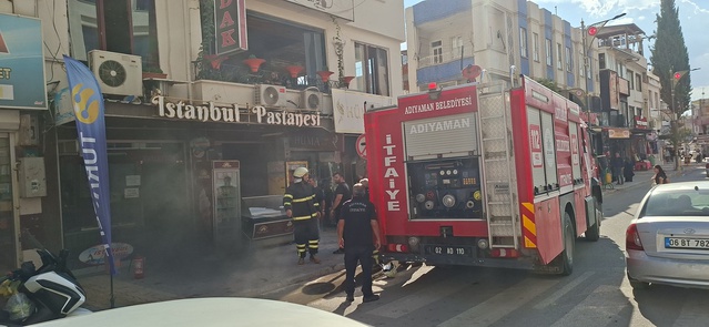 Adıyaman'da pastanede elektrik kontağından çıkan yangın 30 dakikada söndürüldü