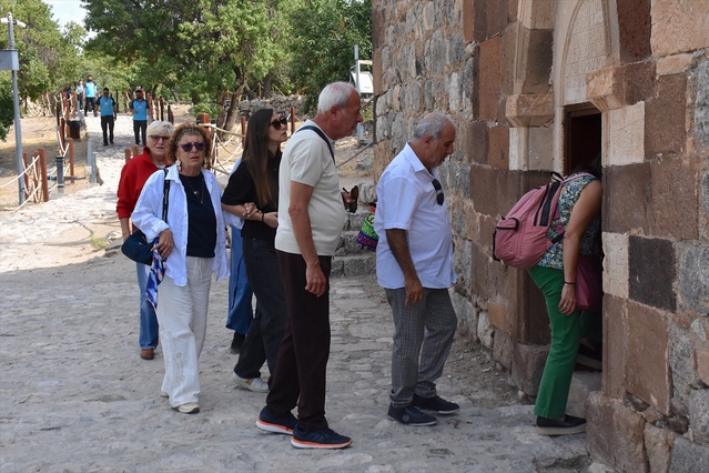 Van'daki Akdamar Kilisesi'nde 14. ayin Sahak Maşalyan başkanlığında başladı