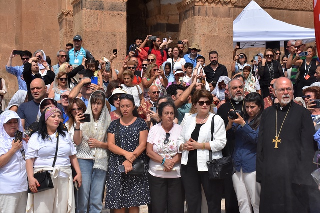 Van'daki Akdamar Kilisesi'nde bu yıl 14. ayin coşkuyla yapıldı