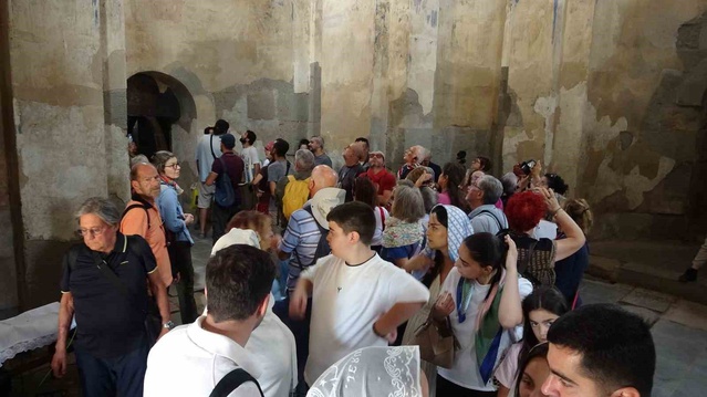 Van Akdamar Kilisesi'nde 14. ayin Piskopos Mesrop Parsamyan yönetiminde başladı