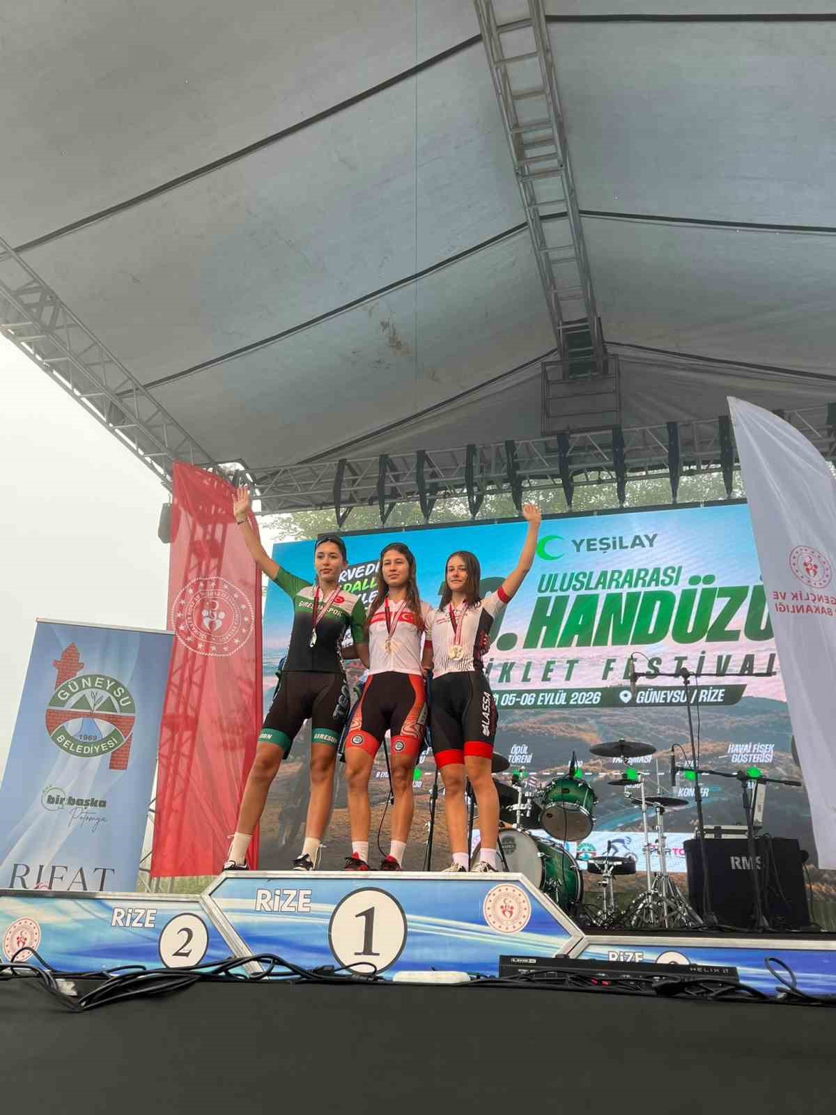 Akhisarlı bisikletçi Nazife Tuncel Rize\'deki MTB CUP\'ta Genç Kadınlarda altın madalya kazandı