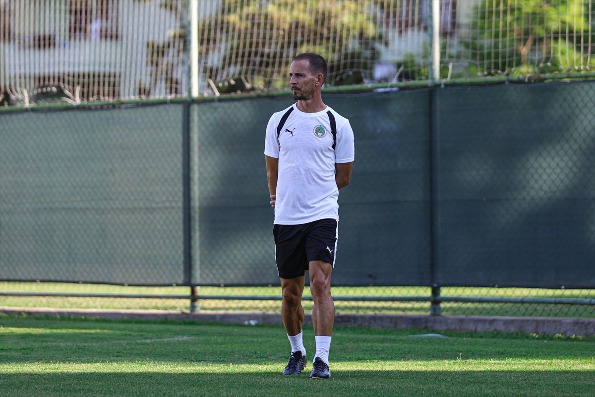 Alanyaspor, Rizespor maçı hazırlıklarını Pereira yönetiminde tamamladı