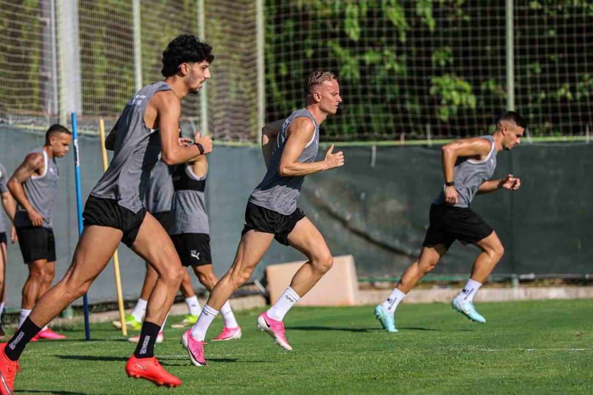 Alanyaspor, Rize deplasmanındaki kritik maçın hazırlıklarını Pereira yönetiminde tamamladı