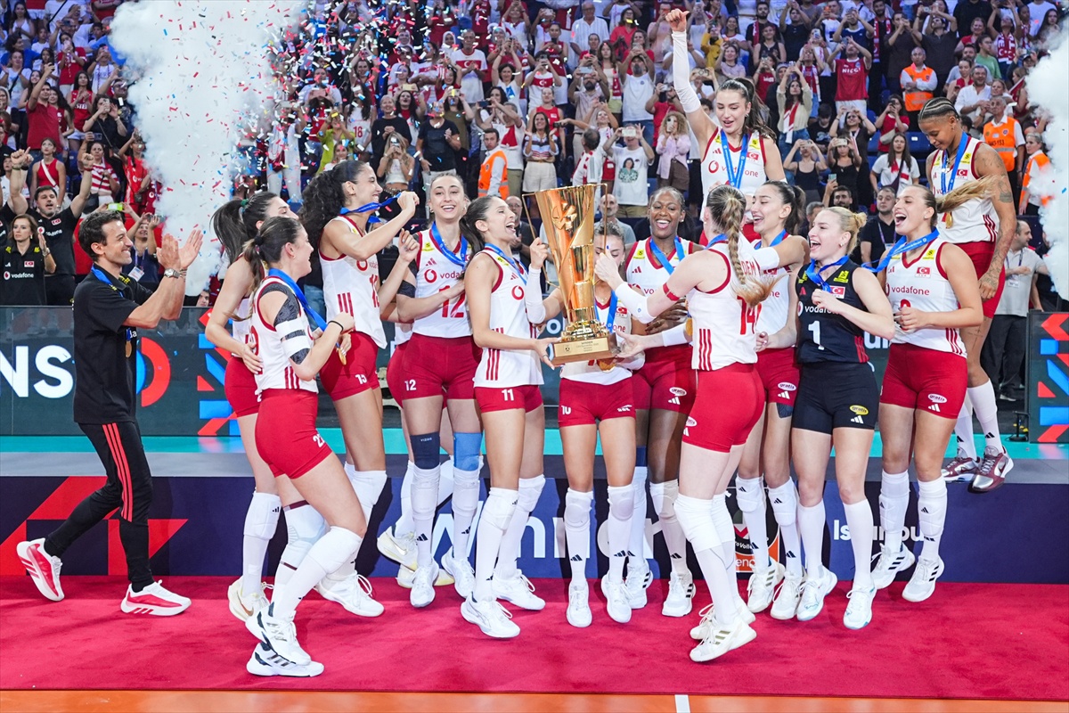 A Milli Kadın Voleybol Takımı, İtalya\'yı 3-2 yenerek Avrupa Şampiyonu oldu