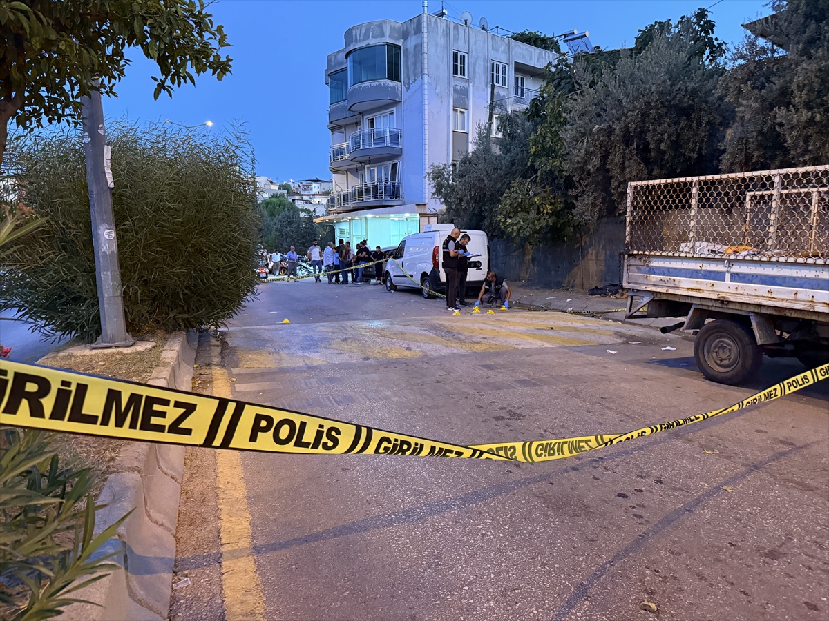 Aydın Efeler\'de alacak verecek kavgası kanlı bitti, 1 kişi yaralandı