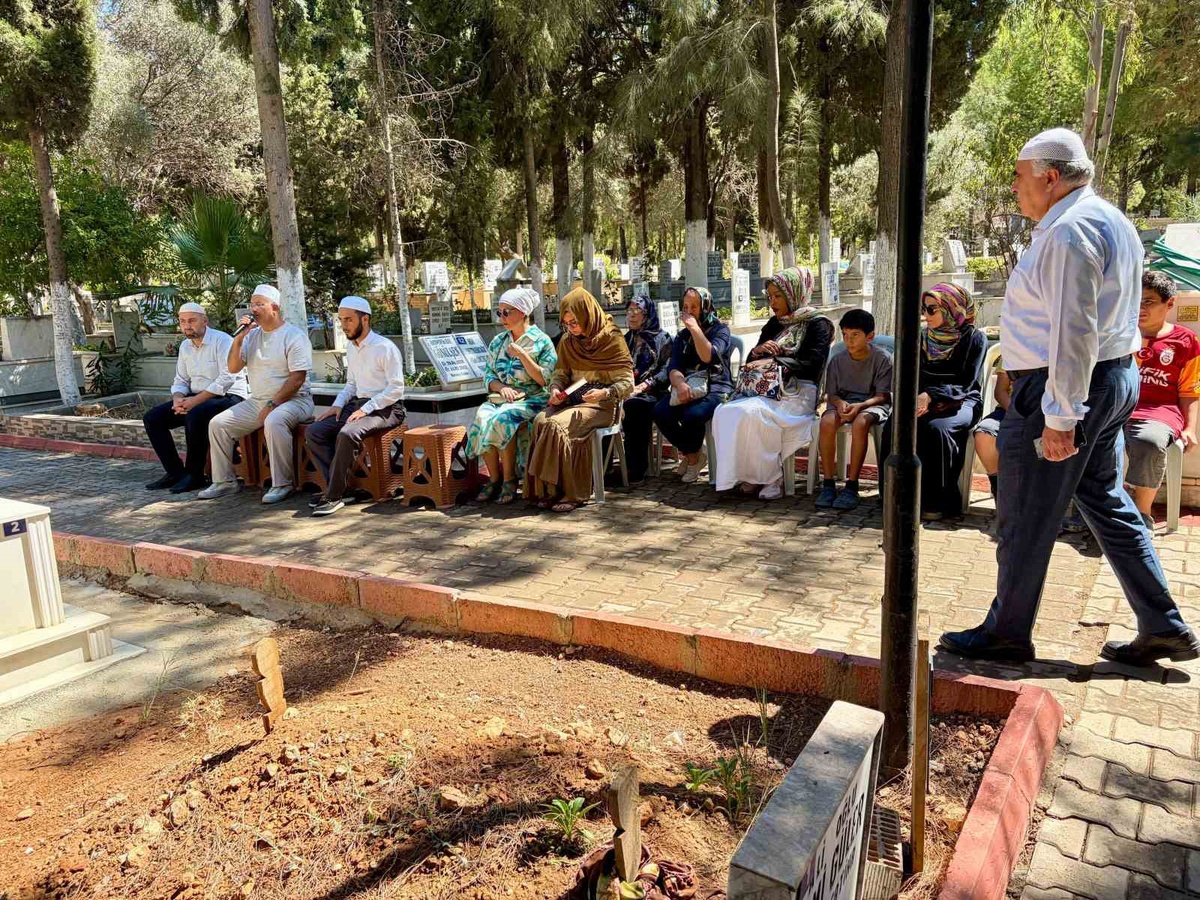 Ayşenur Ezgi Eygi, şehadetinin ikinci yılında Didim\'deki mezarında dualarla anıldı